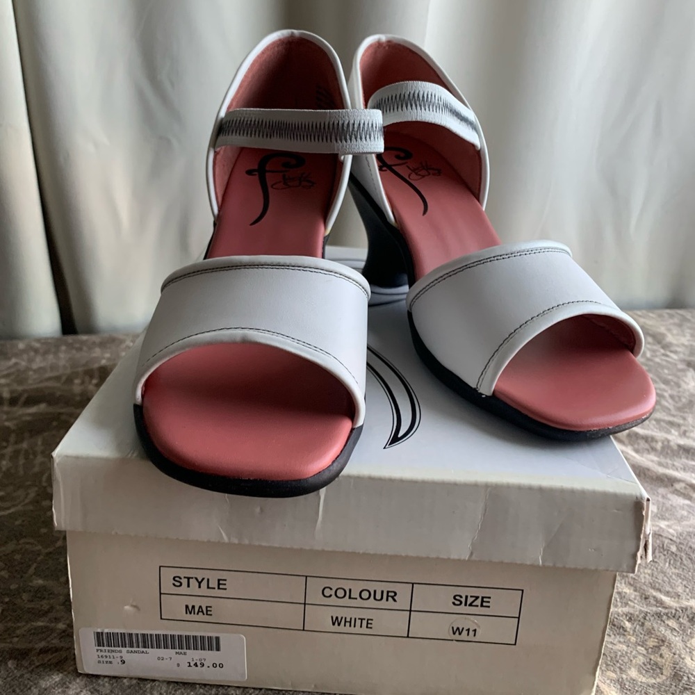 John Fluevog Friends Mae White Leather Sandals NIB | 11